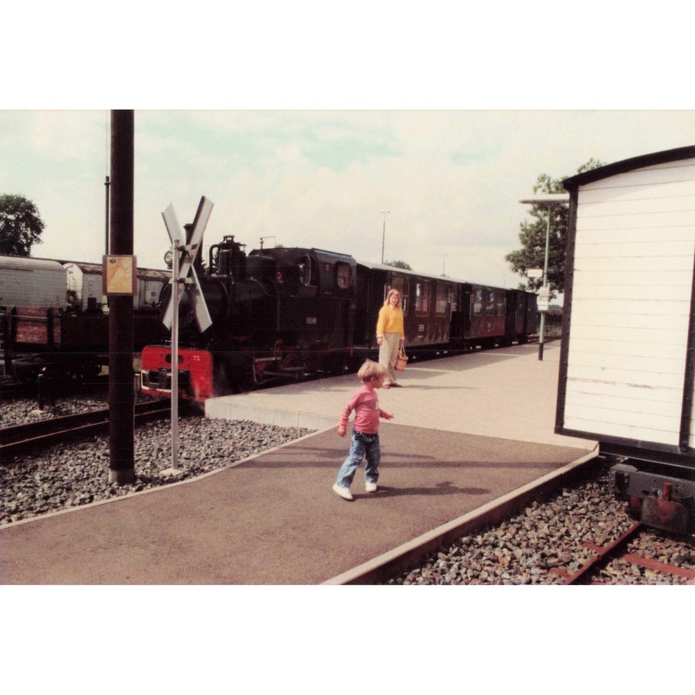 Vintage Found Photo Steam Locomotive Train Station Germany Agfa Original Snapsho - Picture 1 of 2